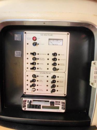 Slide: The Image of Control panel of a 1997 Wellcraft 2800 Martinique boat. - 19