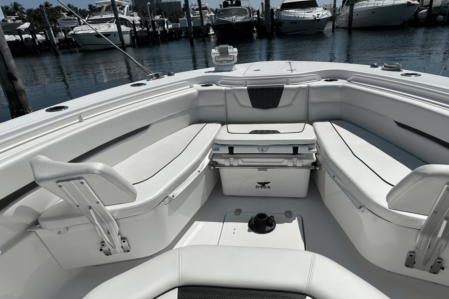 Slide: The Image of Wellcraft 302 2023 - 15