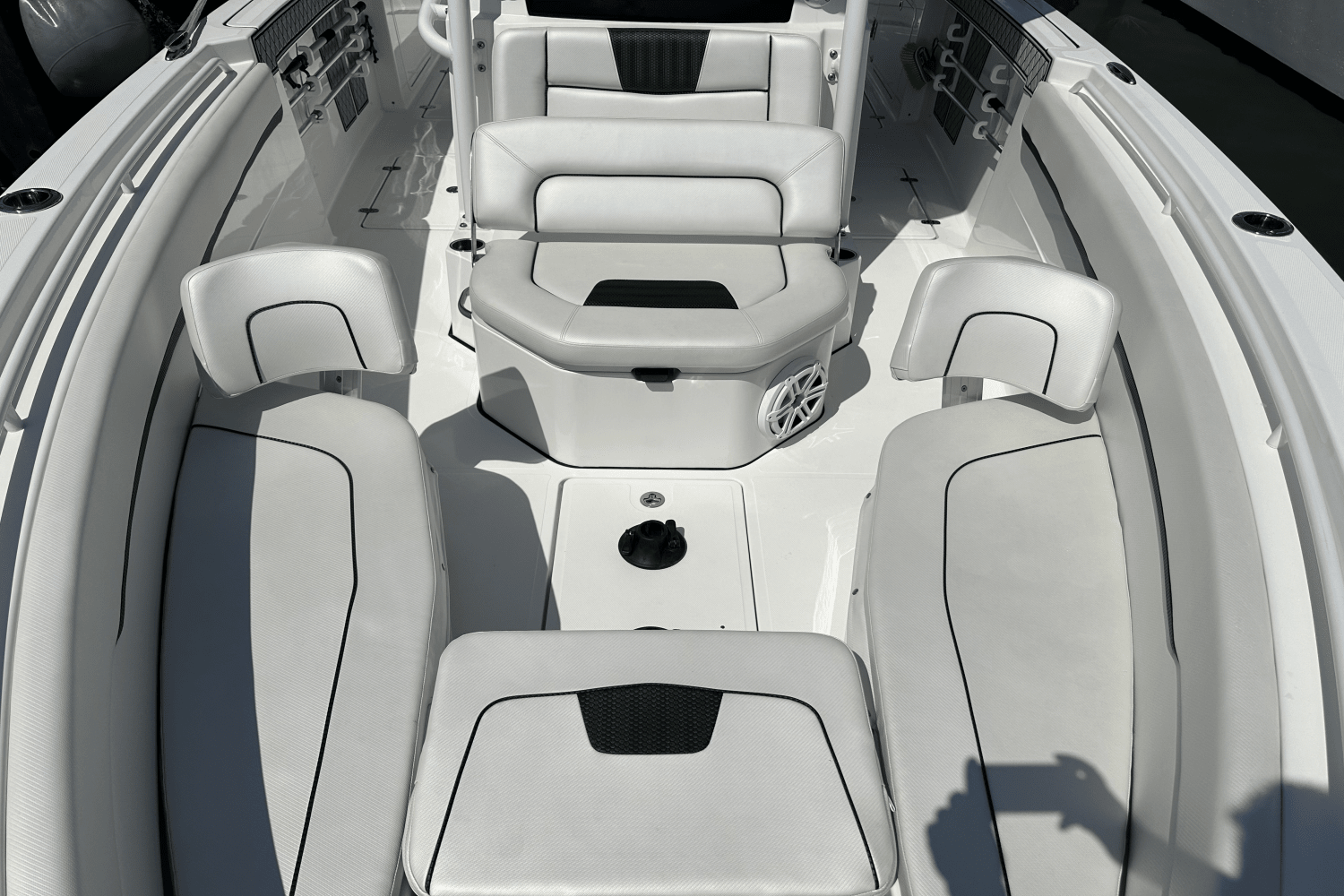 Slide: The Image of Wellcraft 302 2023 - 16