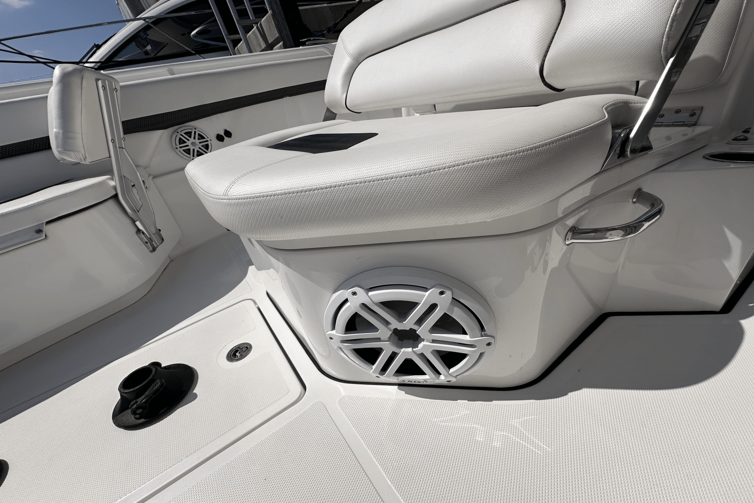 Slide: The Image of Wellcraft 302 2023 - 19