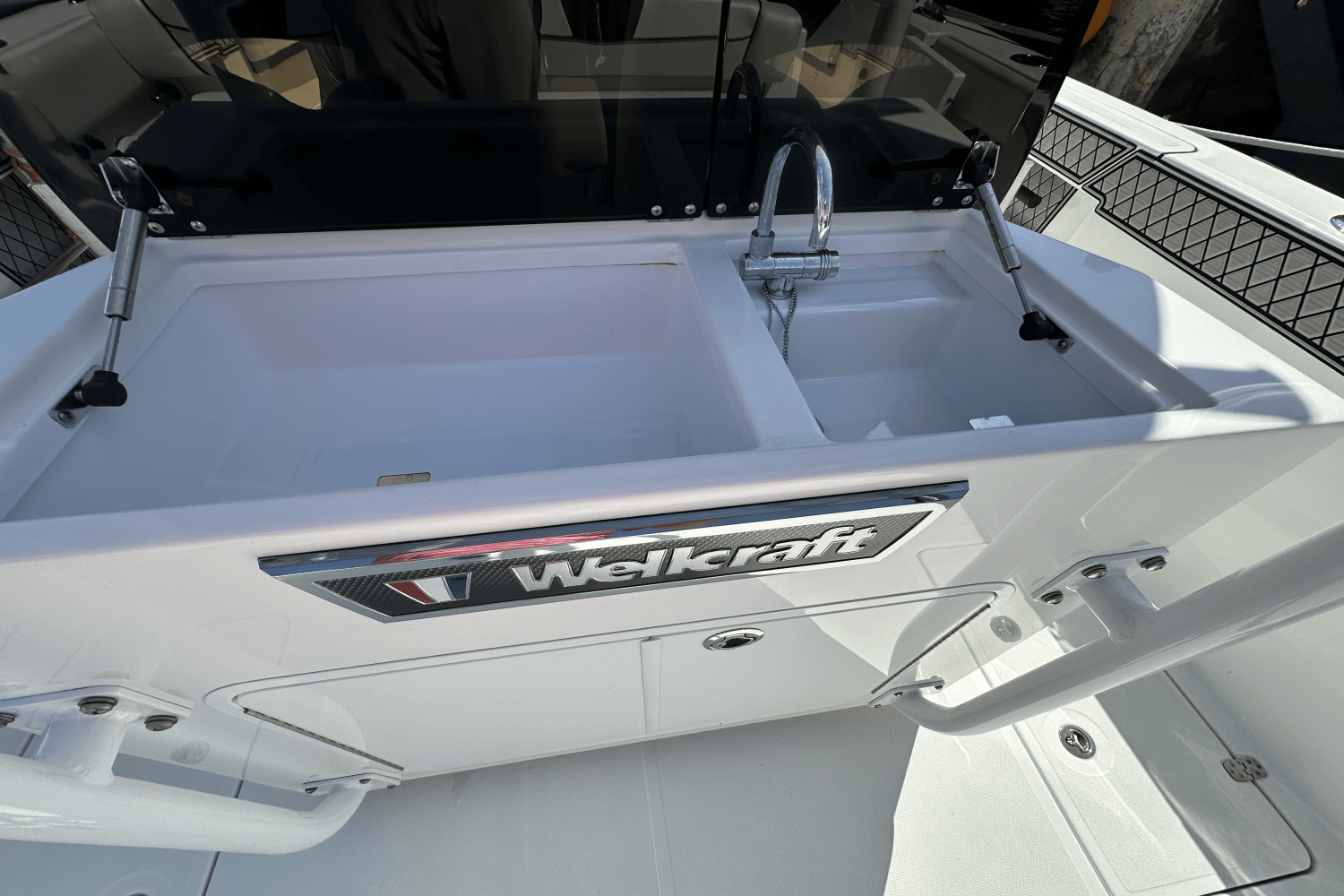 Slide: The Image of Wellcraft 302 2023 - 25