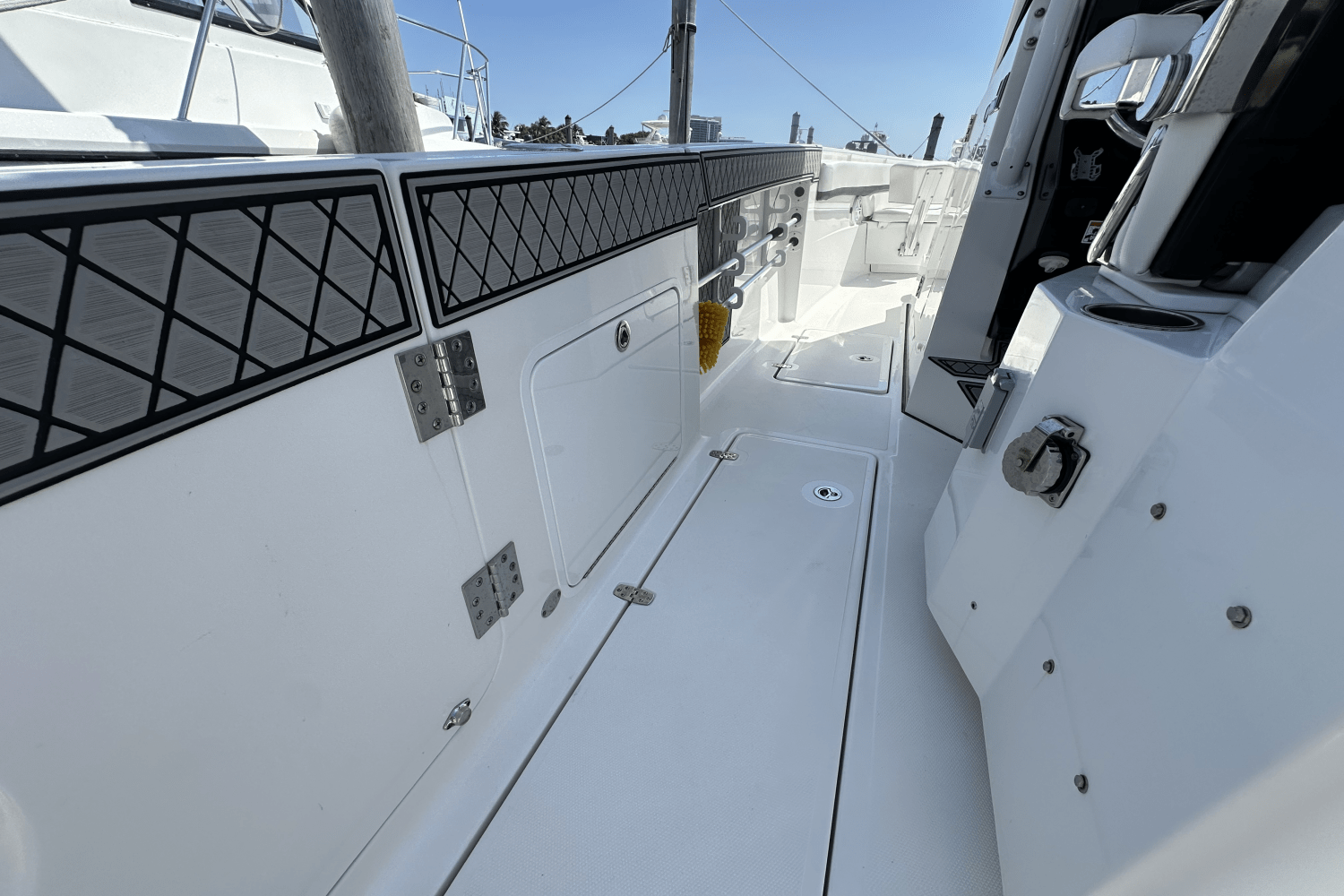 Slide: The Image of Wellcraft 302 2023 - 31