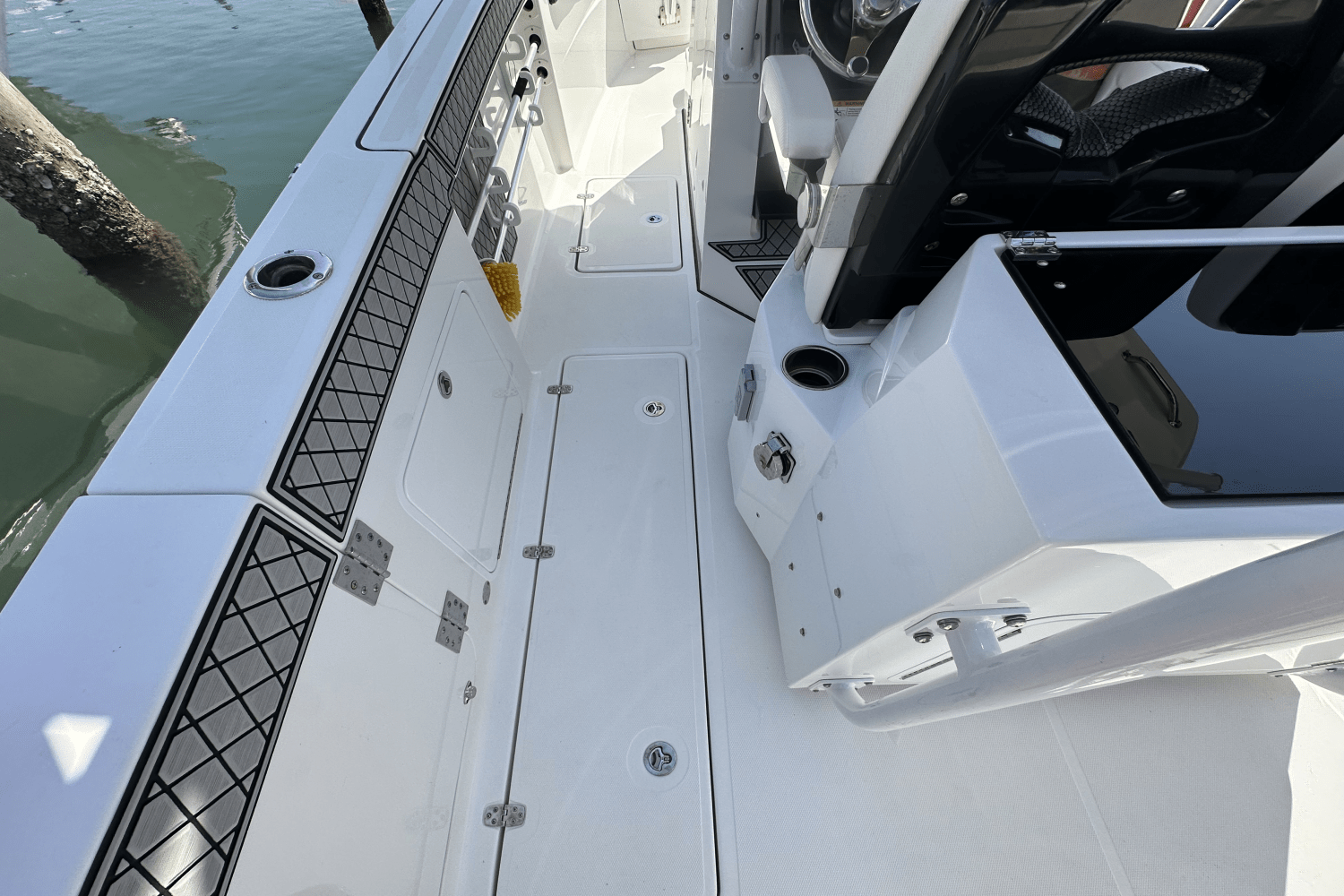 Slide: The Image of Wellcraft 302 2023 - 37