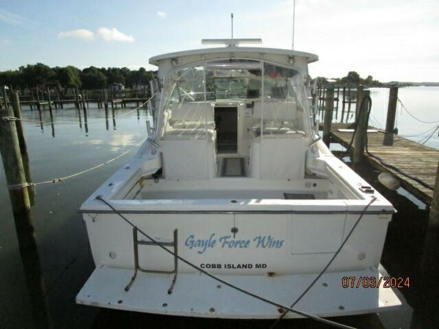 Slide: The Image of 33' Wellcraft aft profile - 4494706