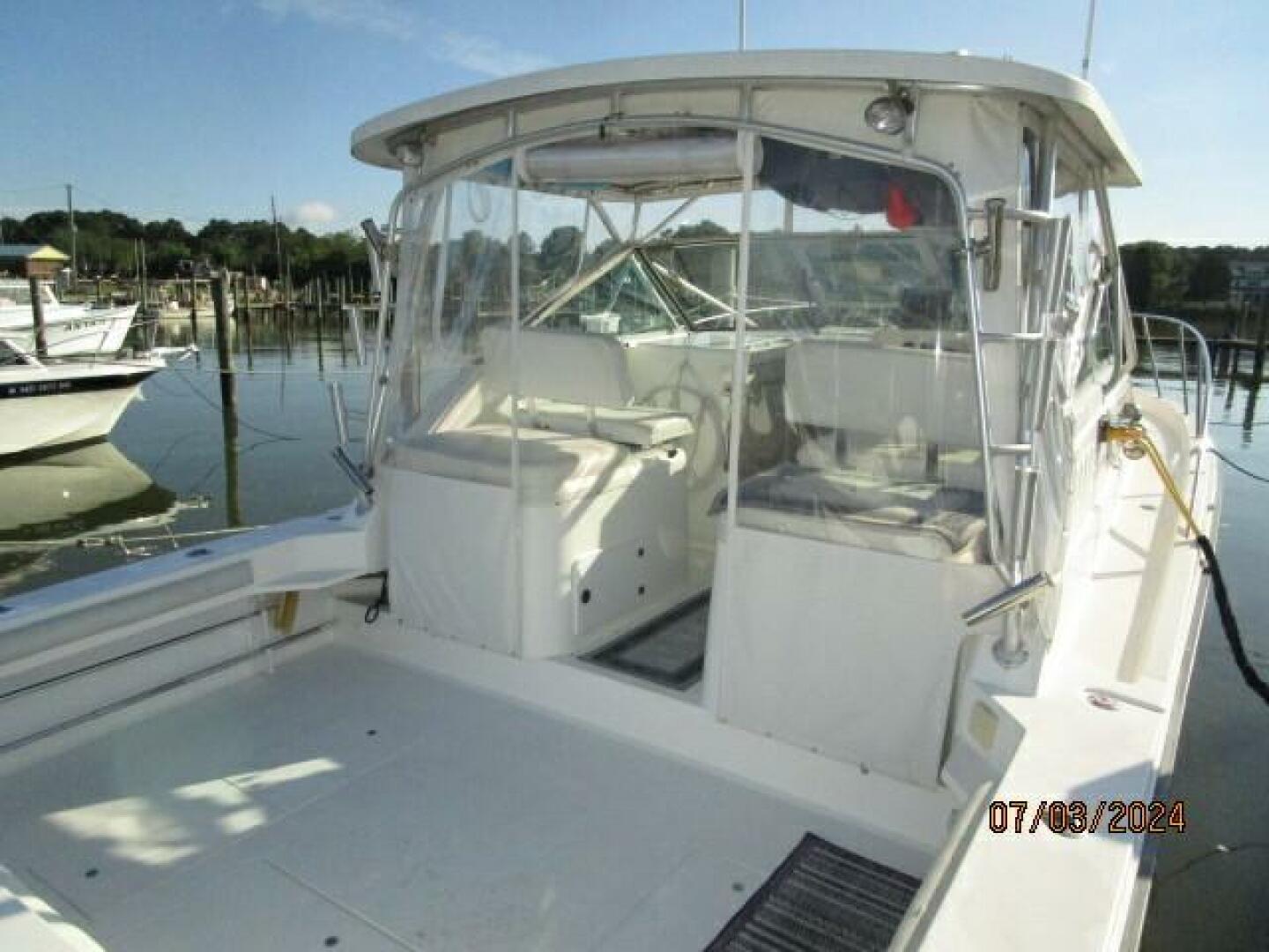 Slide: The Image of 33' Wellcraft cockpit forward - 4494714