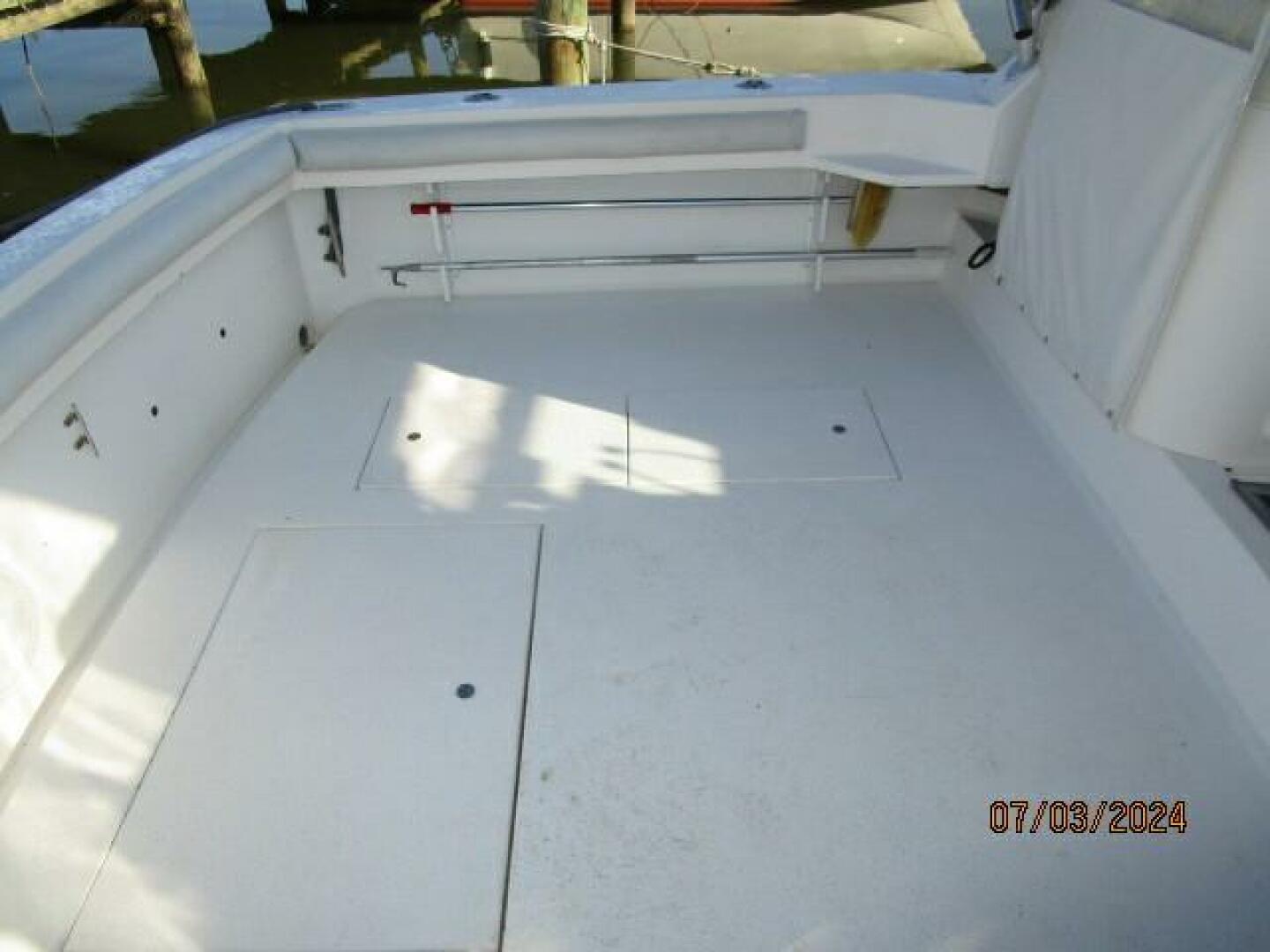 Slide: The Image of 33' Wellcraft cockpit port - 4494716