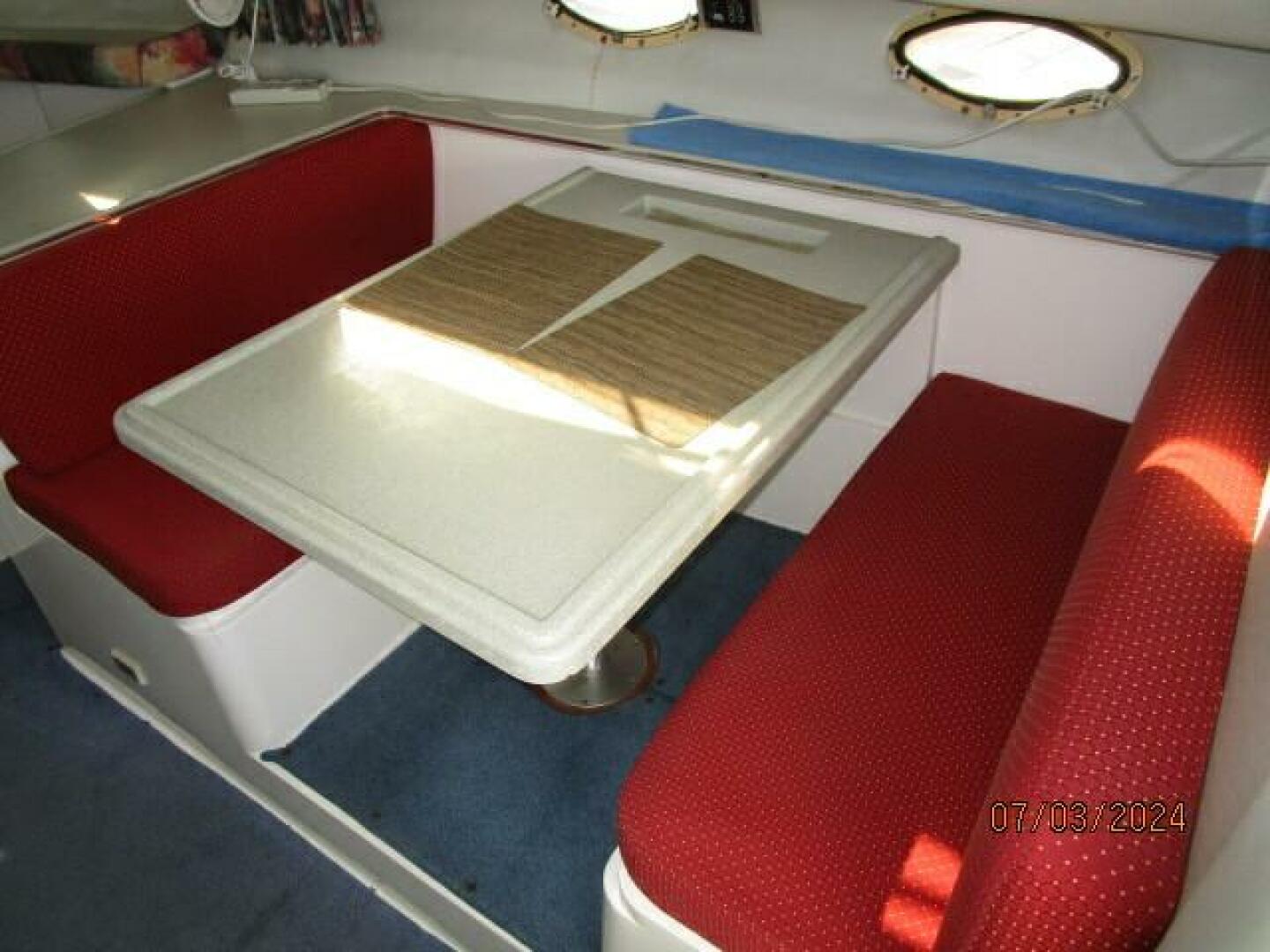 Slide: The Image of 33' Wellcraft dinette2 - 4494722