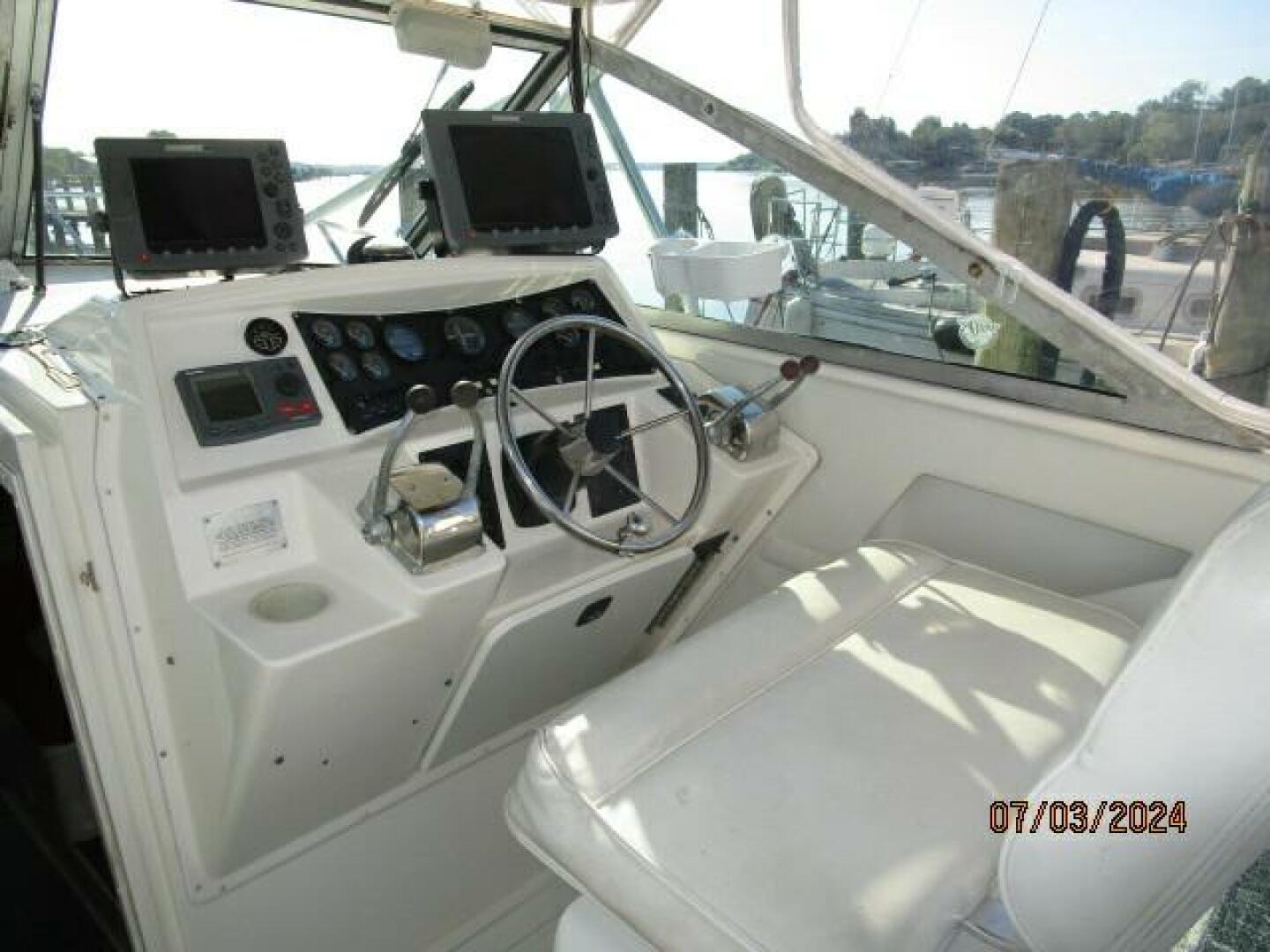 Slide: The Image of 33' Wellcraft helm1 - 4494750