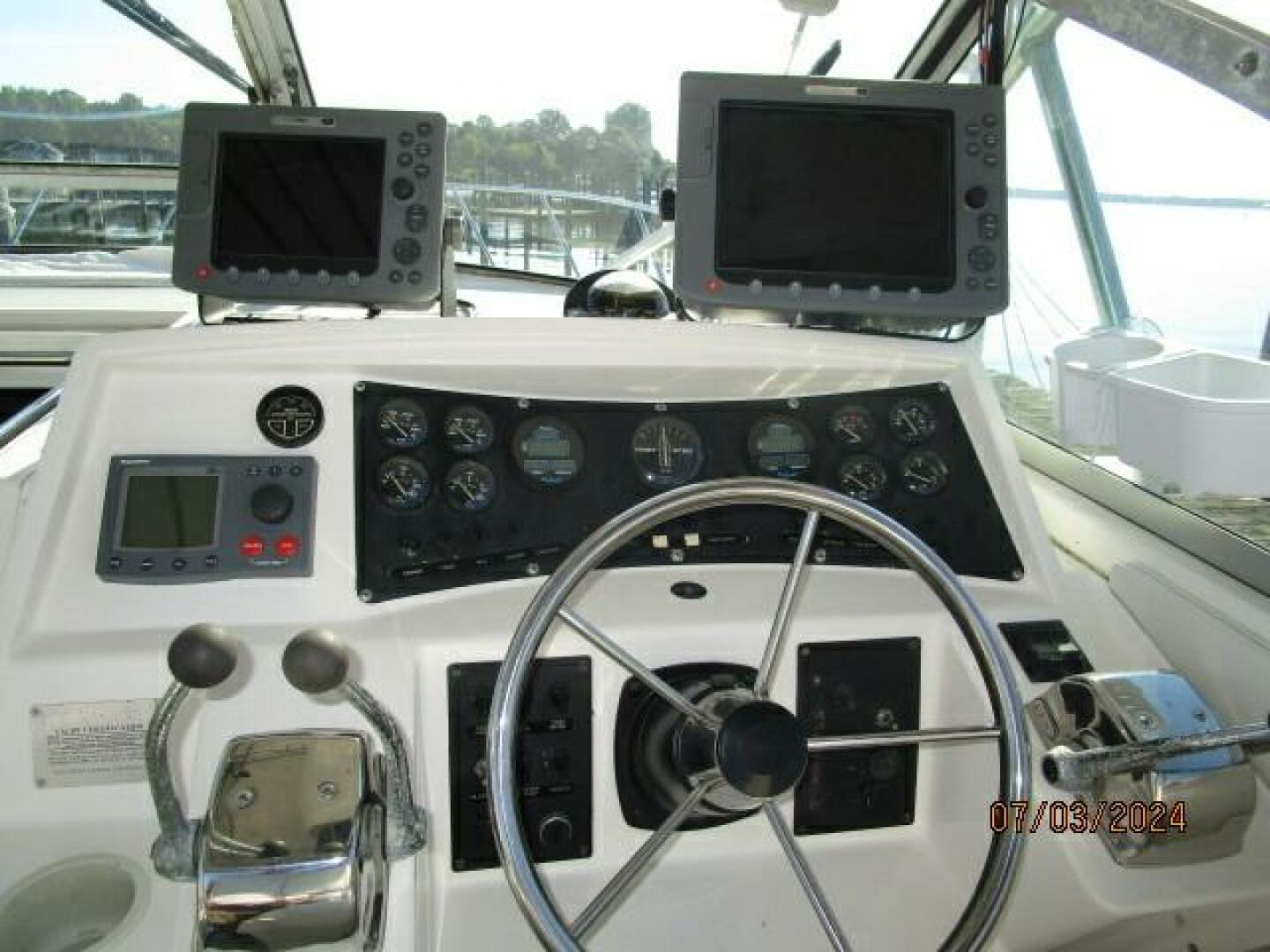 Slide: The Image of 33' Wellcraft helm2 - 4494752
