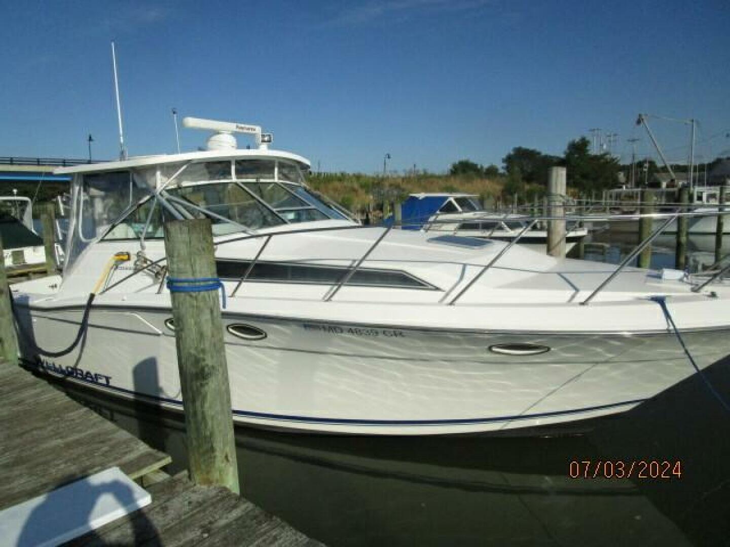 Slide: The Image of 33' Wellcraft starboard forward profile2 - 4494769