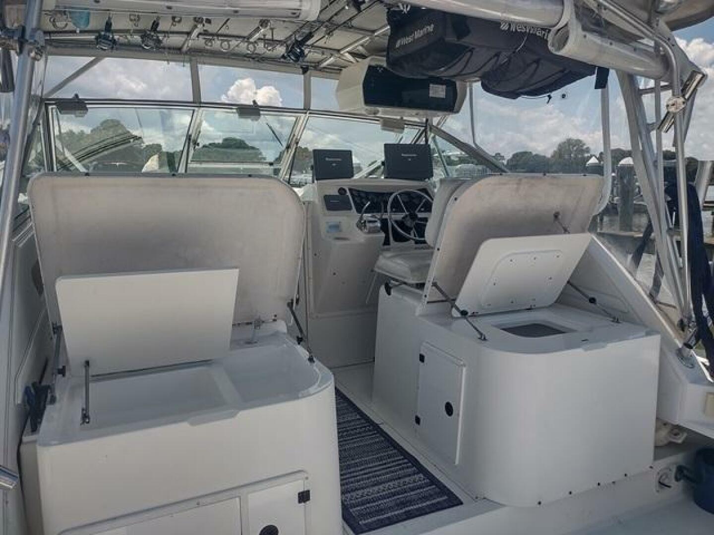 Slide: The Image of 33' Wellcraft helm forward2 - 4494817