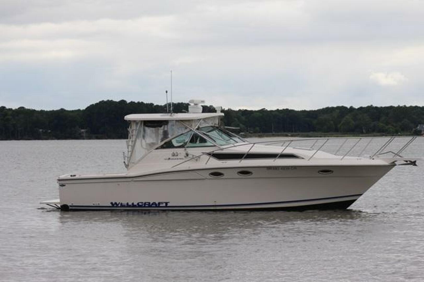 Slide: The Image of 33' Wellcraft starboard profile - 4494825