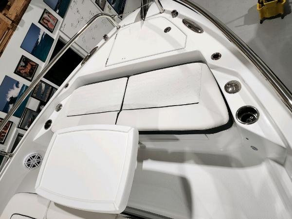 Slide: The Image of Wellcraft 355 Commuter 2024 - 57