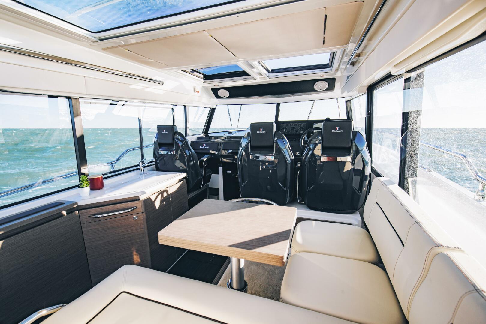 Slide: The Image of Wellcraft 38 Explorer 2025 - 4577665