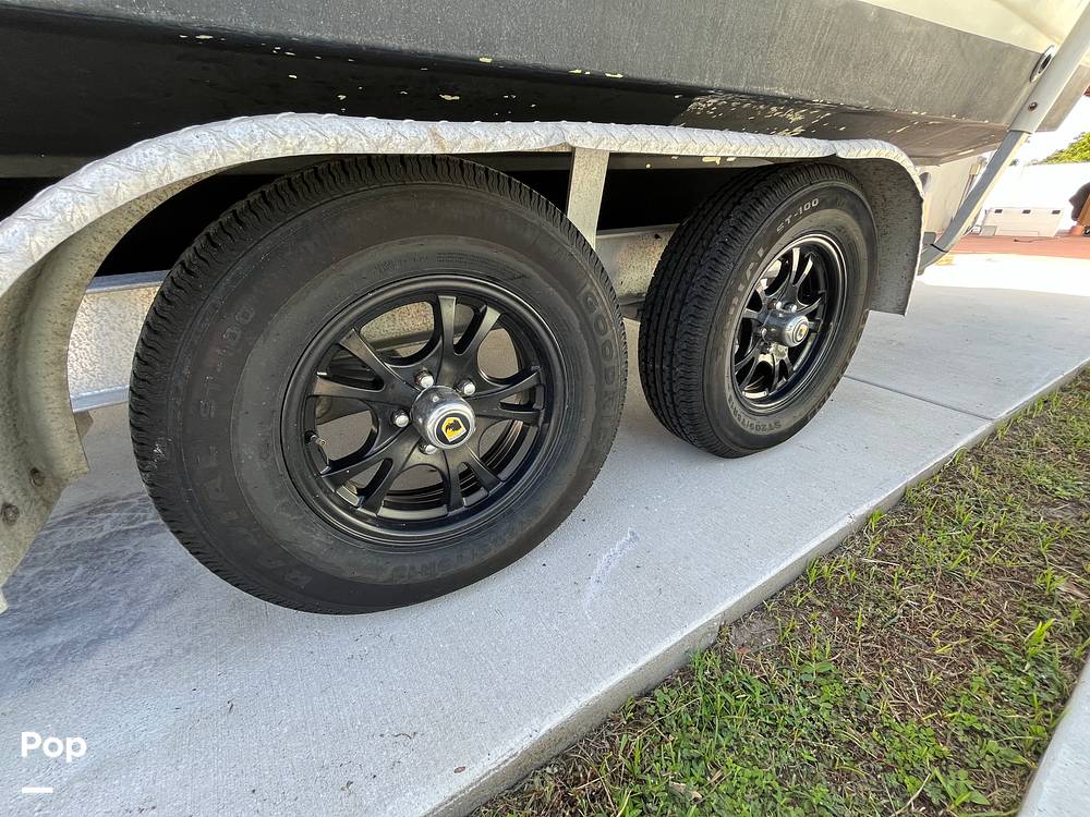 Slide: The Image of Wellcraft Fisherman 250 2004 - 15878568