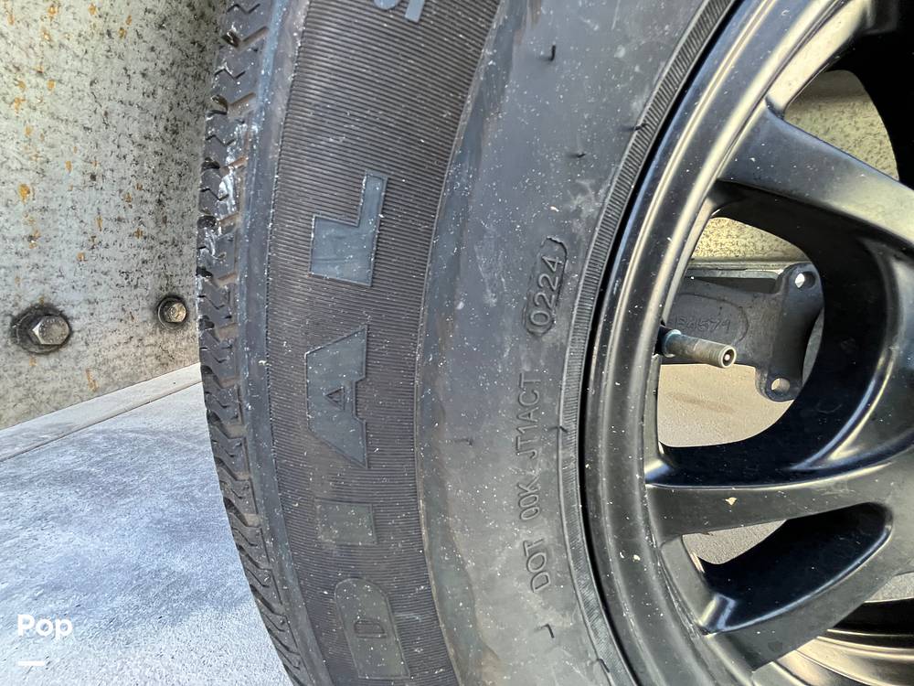 Slide: The Image of Wellcraft Fisherman 250 2004 - 15878569