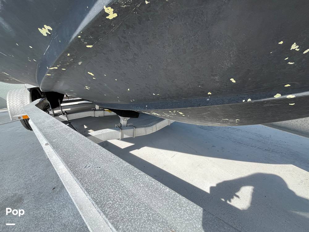 Slide: The Image of Wellcraft Fisherman 250 2004 - 15878571