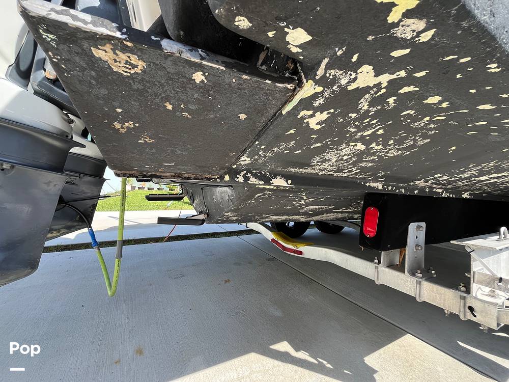 Slide: The Image of Wellcraft Fisherman 250 2004 - 15878573