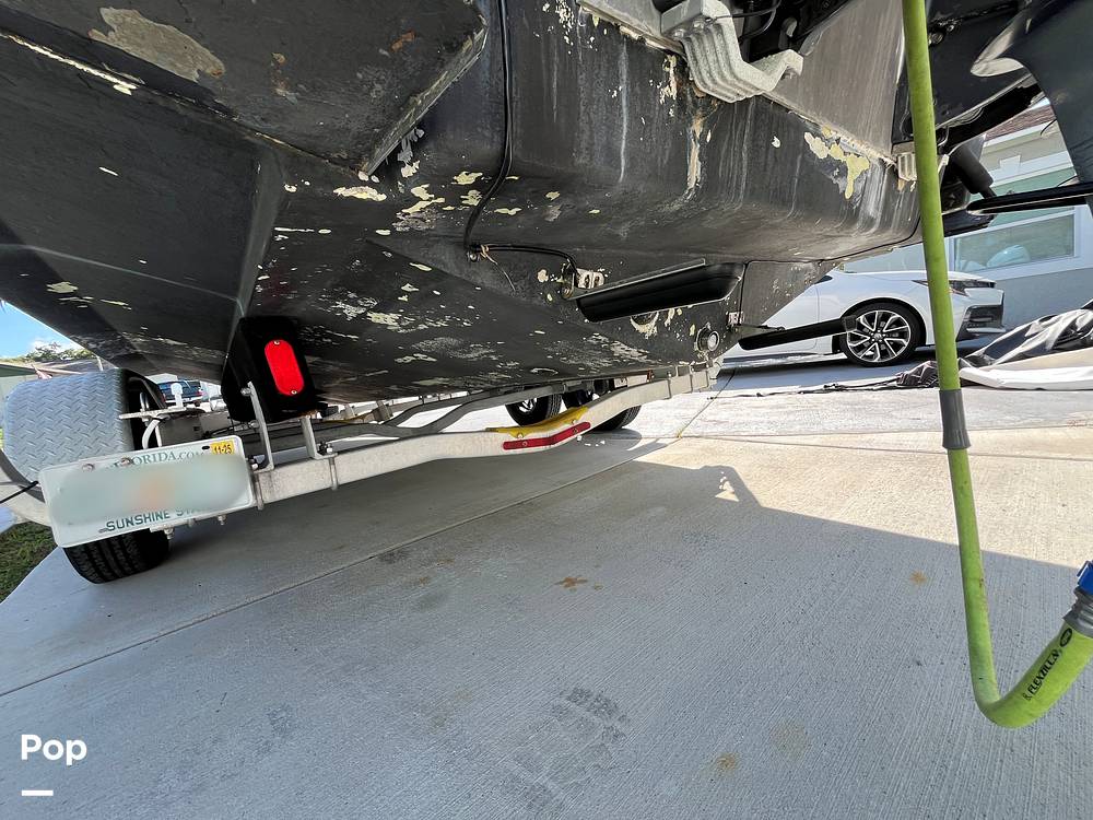 Slide: The Image of Wellcraft Fisherman 250 2004 - 15878576