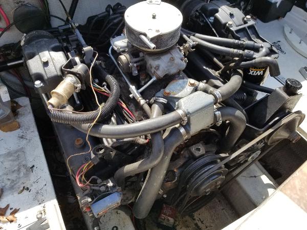 Slide: The Image of 1988 Wellcraft 23 NOVA XL boat engine compartment. - 3