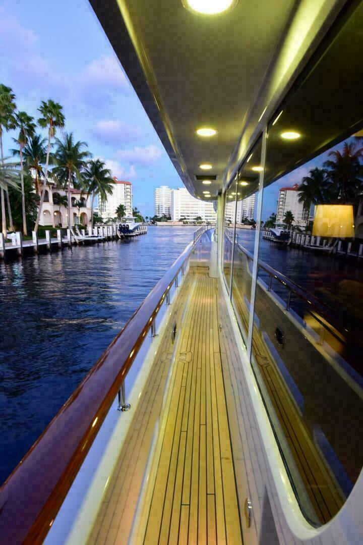 Slide: The Image of Westport Westport Modified Hull Sovereign 2001 - 4953340