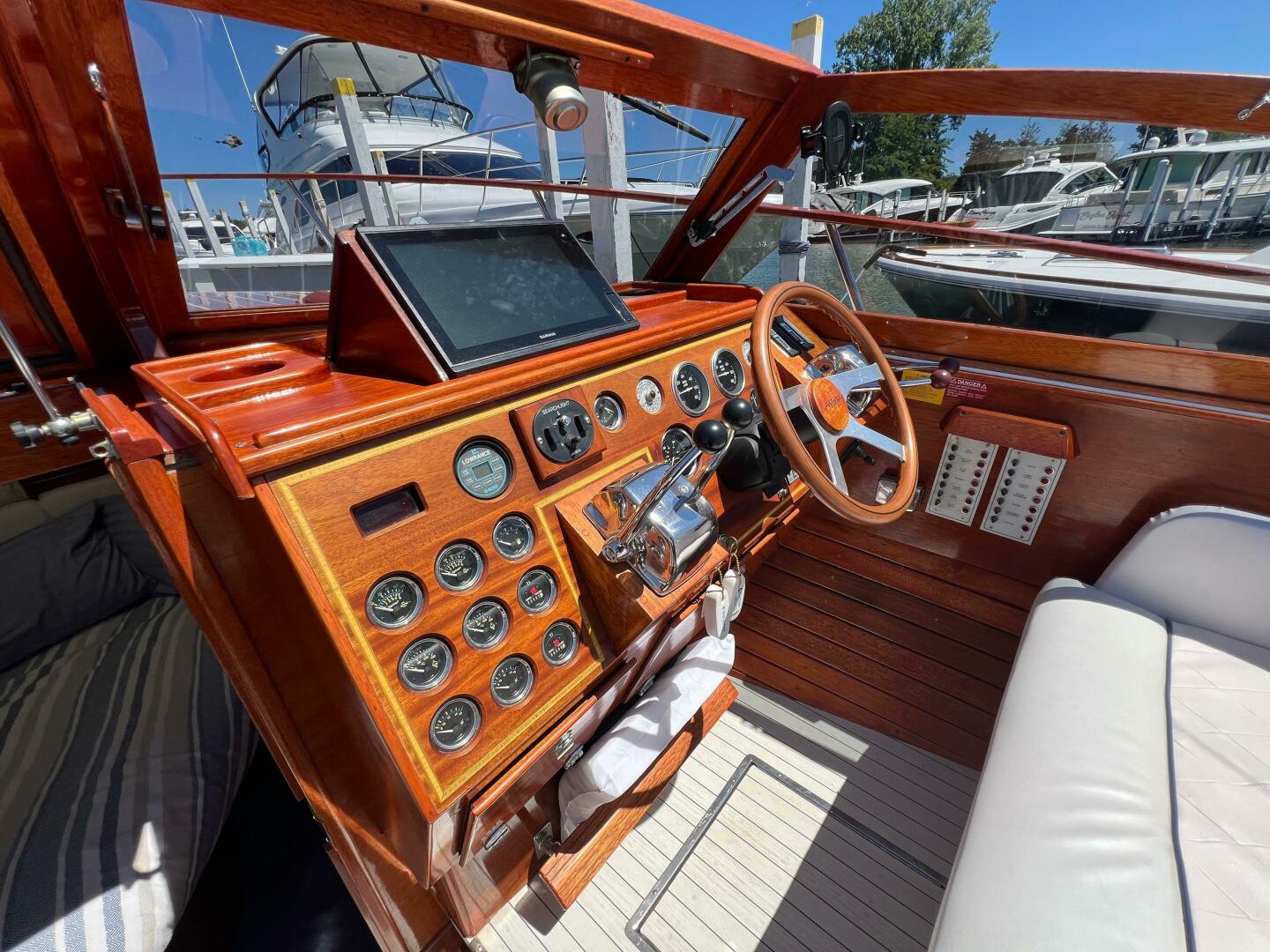 Slide: The Image of Windsor Craft 31 Picnic Boat 1992 - 5218743