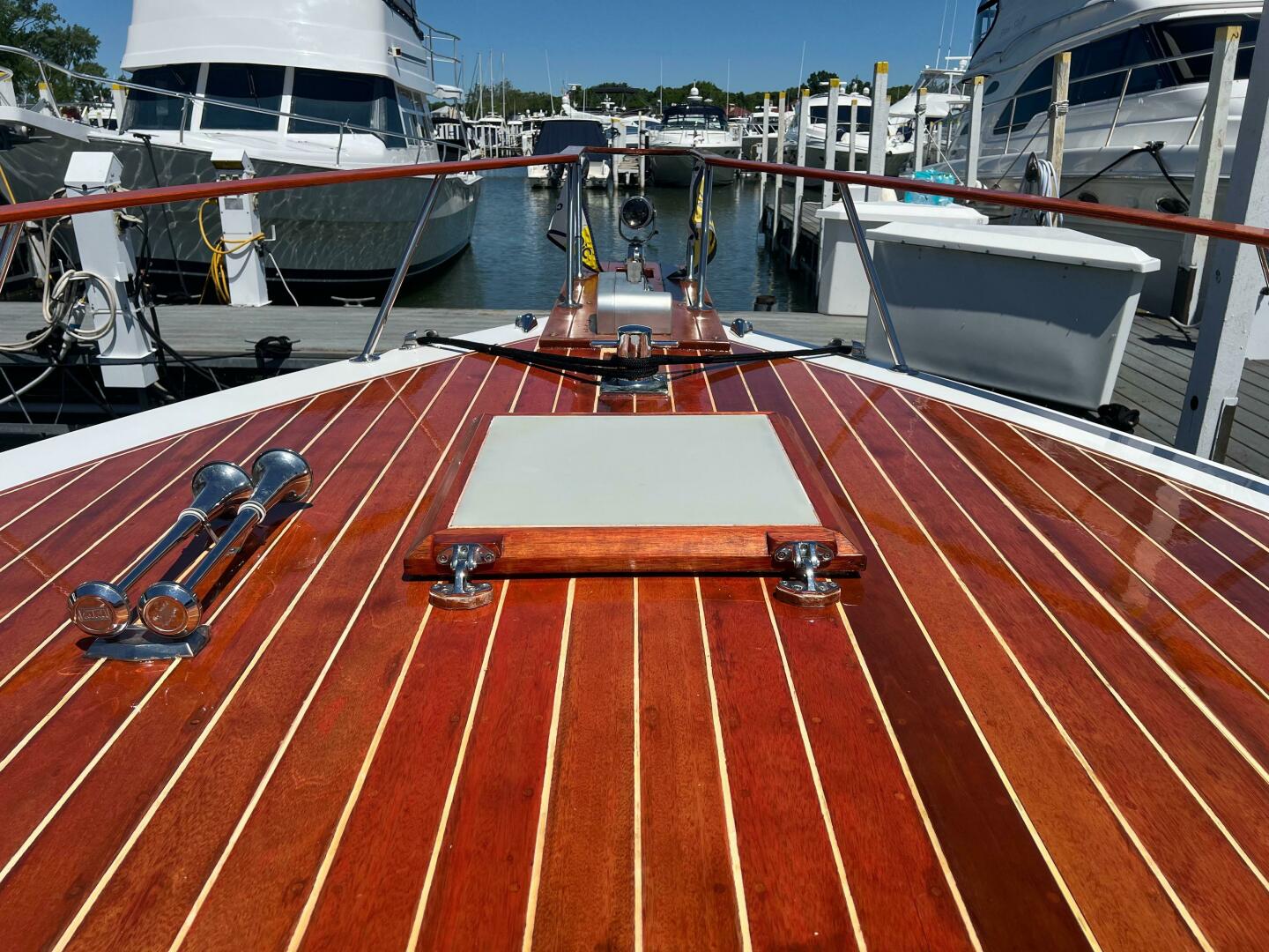 Slide: The Image of Windsor Craft 31 Picnic Boat 1992 - 5218726