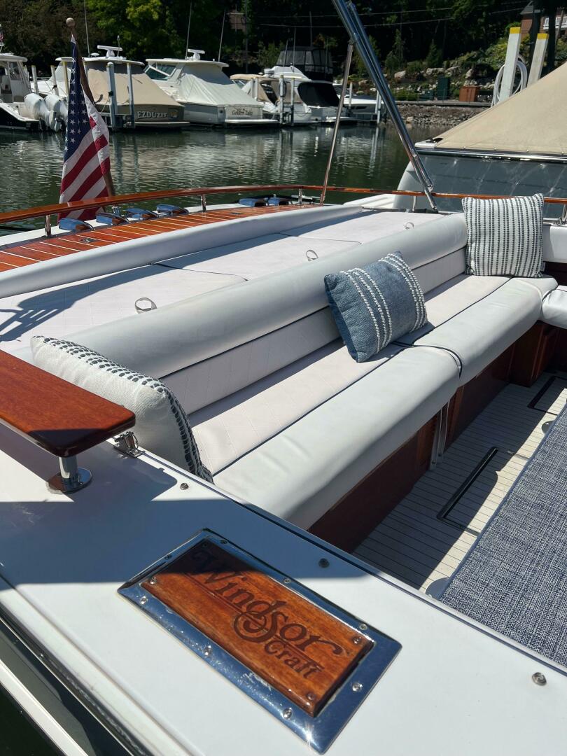 Slide: The Image of Windsor Craft 31 Picnic Boat 1992 - 5218730