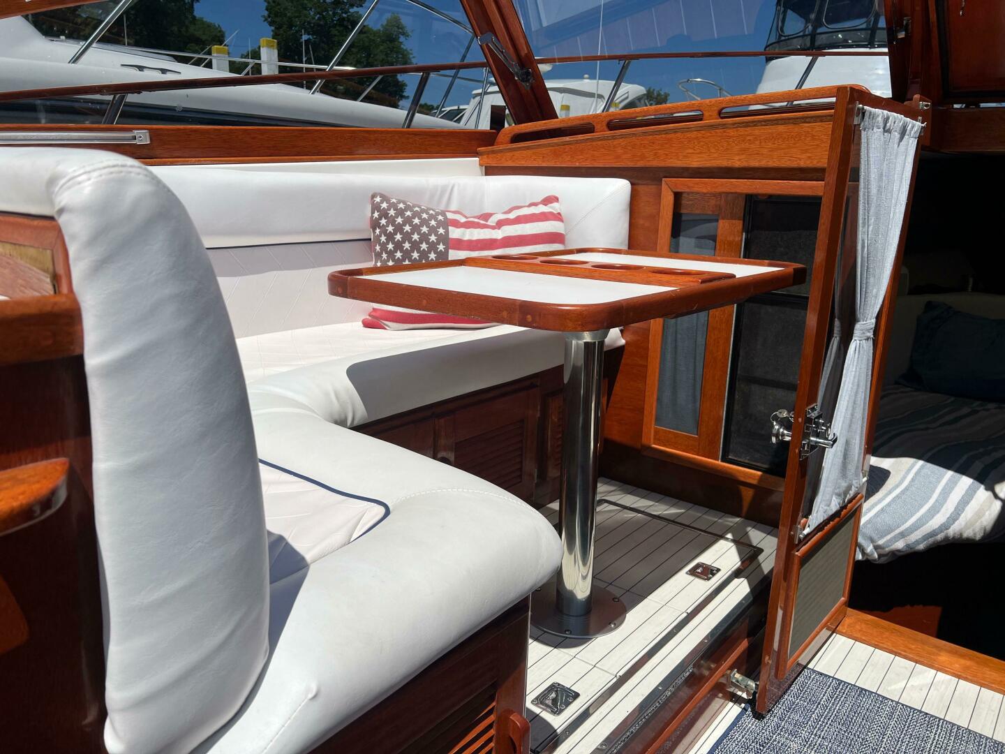 Slide: The Image of Windsor Craft 31 Picnic Boat 1992 - 5218739