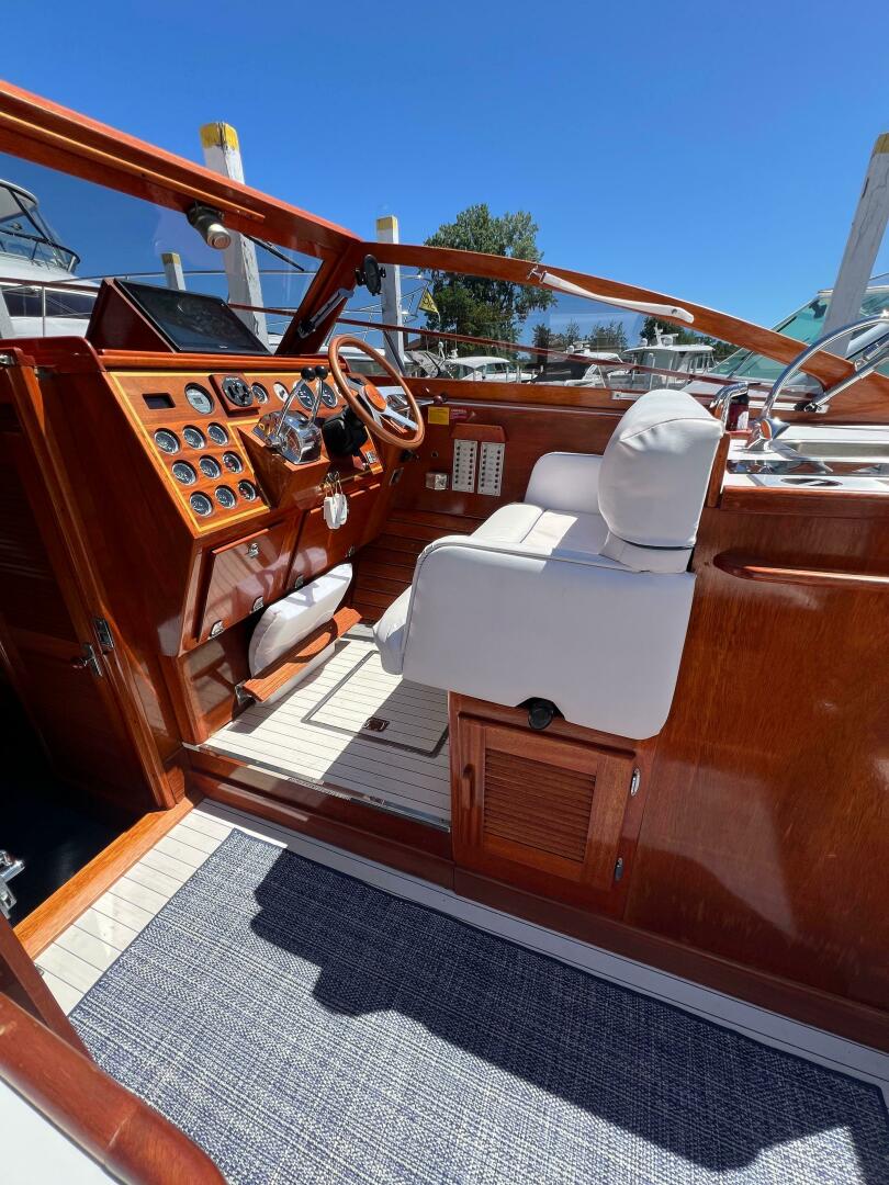 Slide: The Image of Windsor Craft 31 Picnic Boat 1992 - 5218740