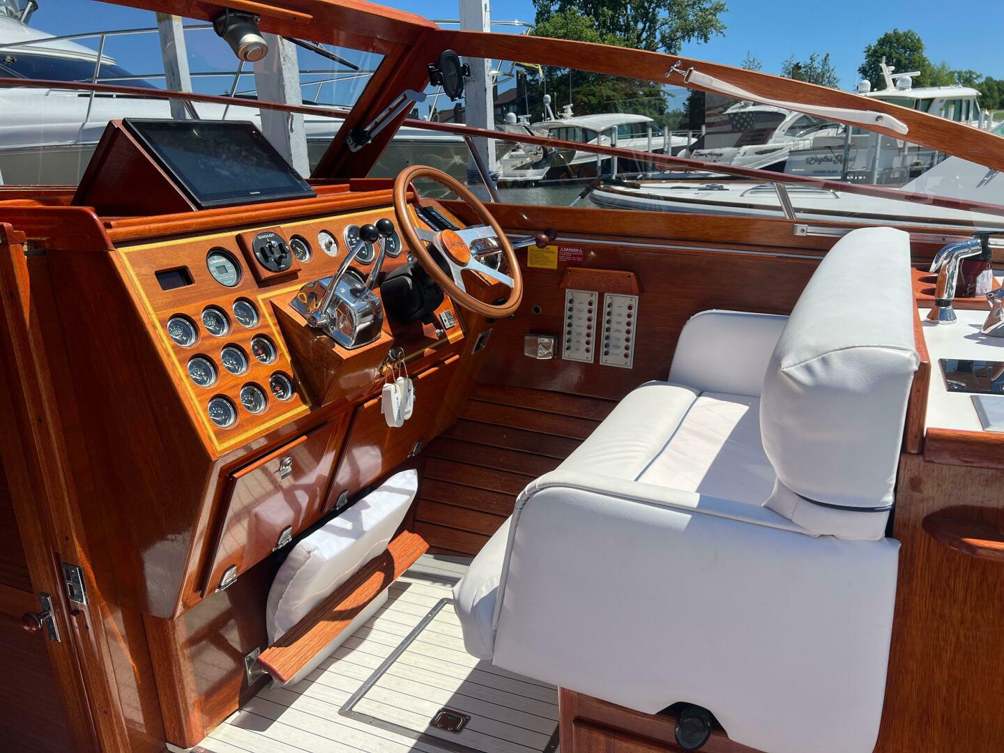 Slide: The Image of Windsor Craft 31 Picnic Boat 1992 - 5218741