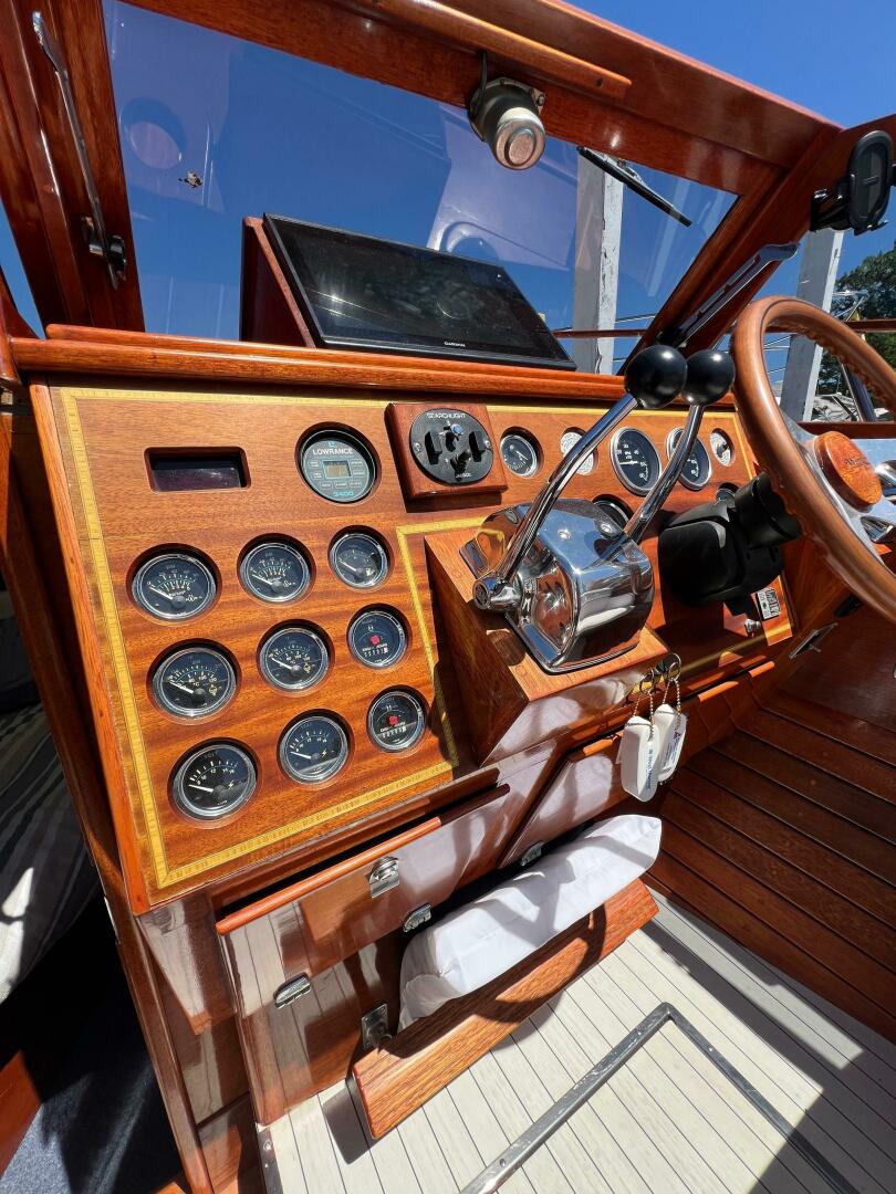 Slide: The Image of Windsor Craft 31 Picnic Boat 1992 - 5218745