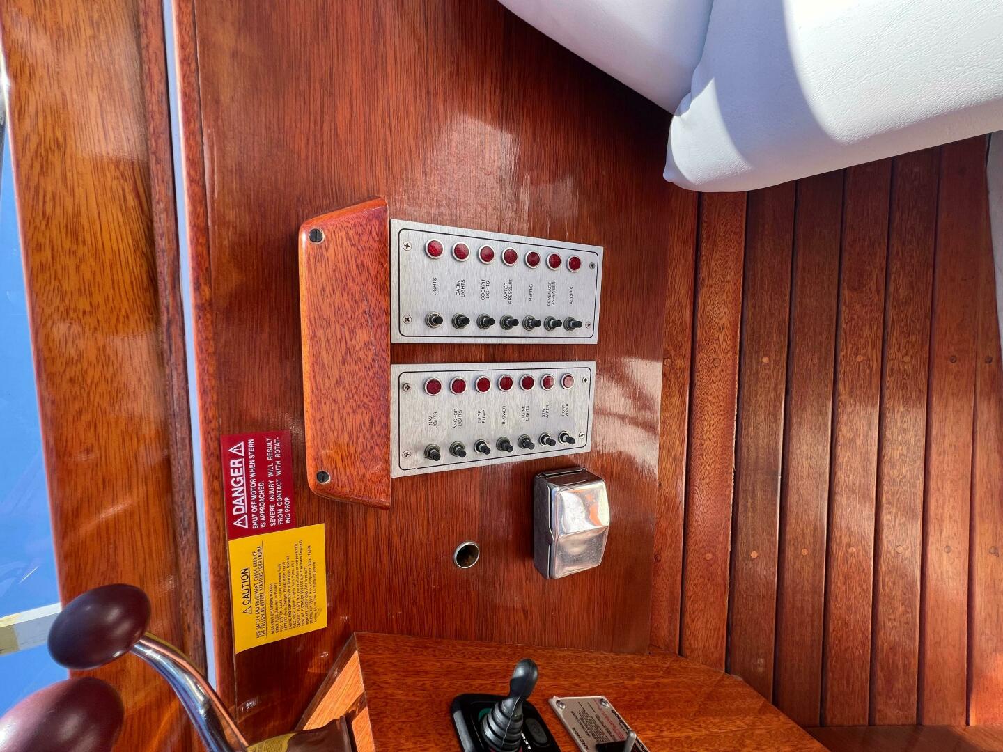 Slide: The Image of Windsor Craft 31 Picnic Boat 1992 - 5218756