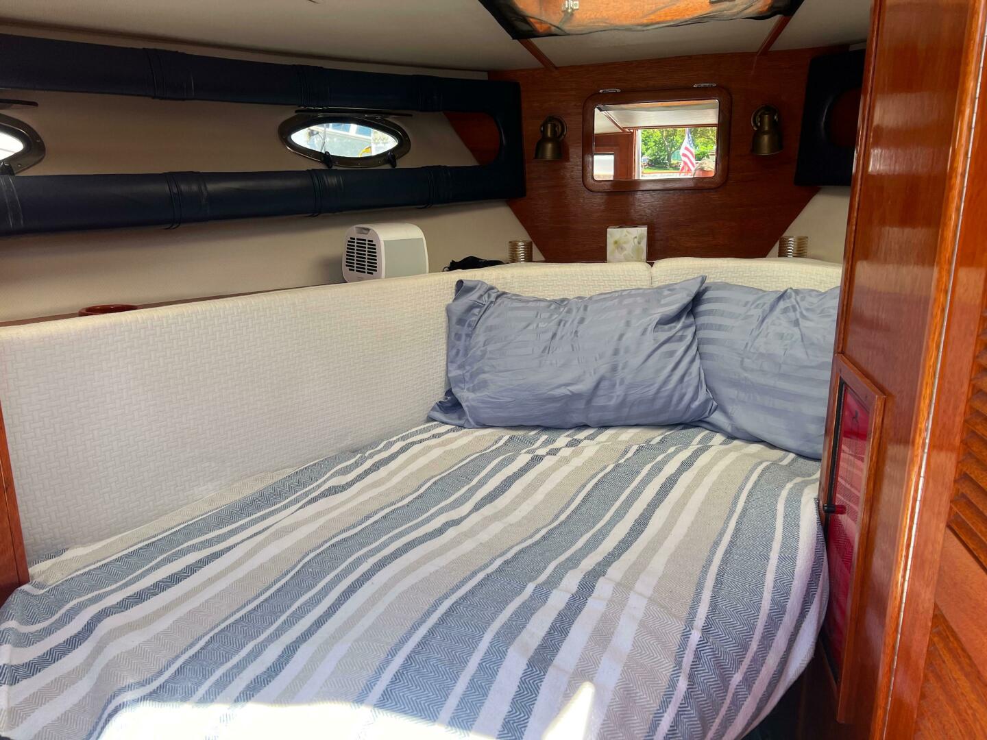 Slide: The Image of Windsor Craft 31 Picnic Boat 1992 - 5218757