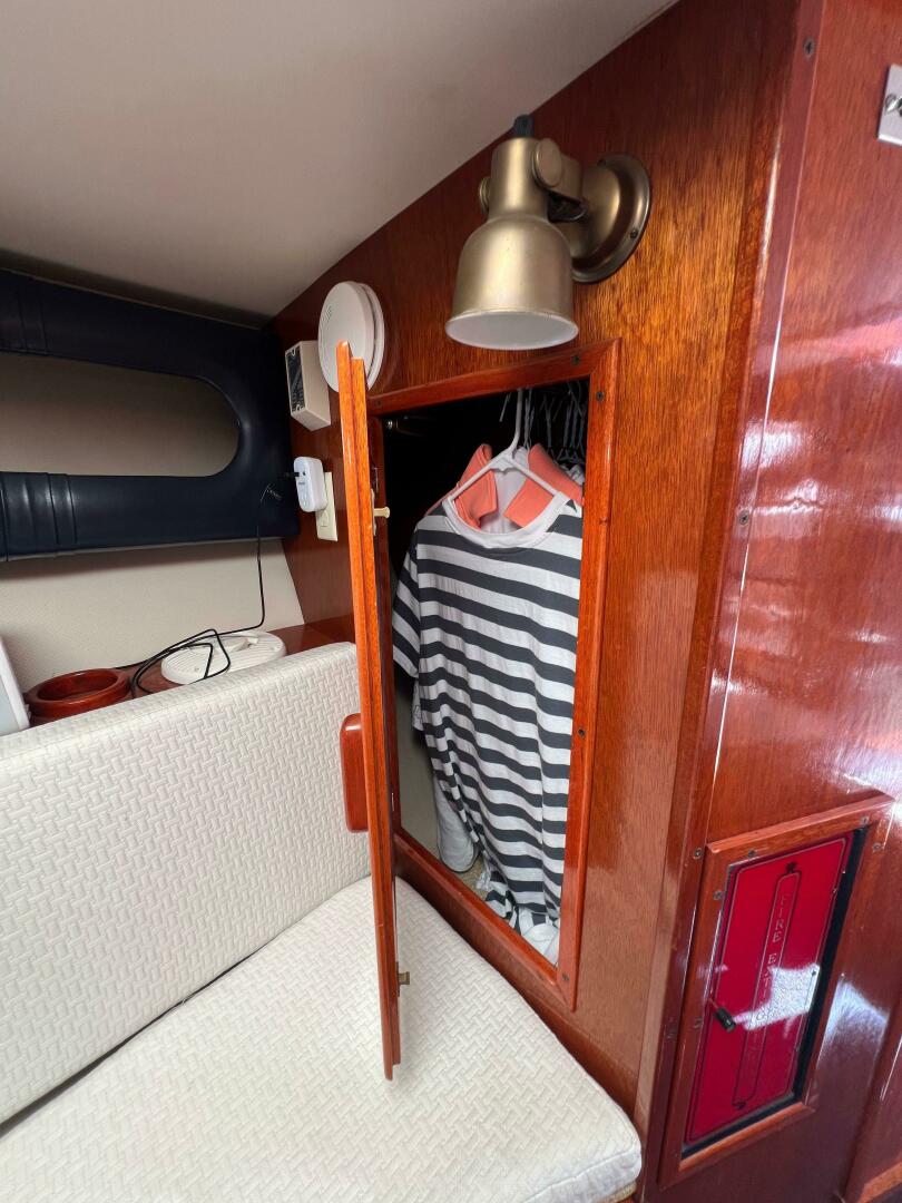 Slide: The Image of Windsor Craft 31 Picnic Boat 1992 - 5218769