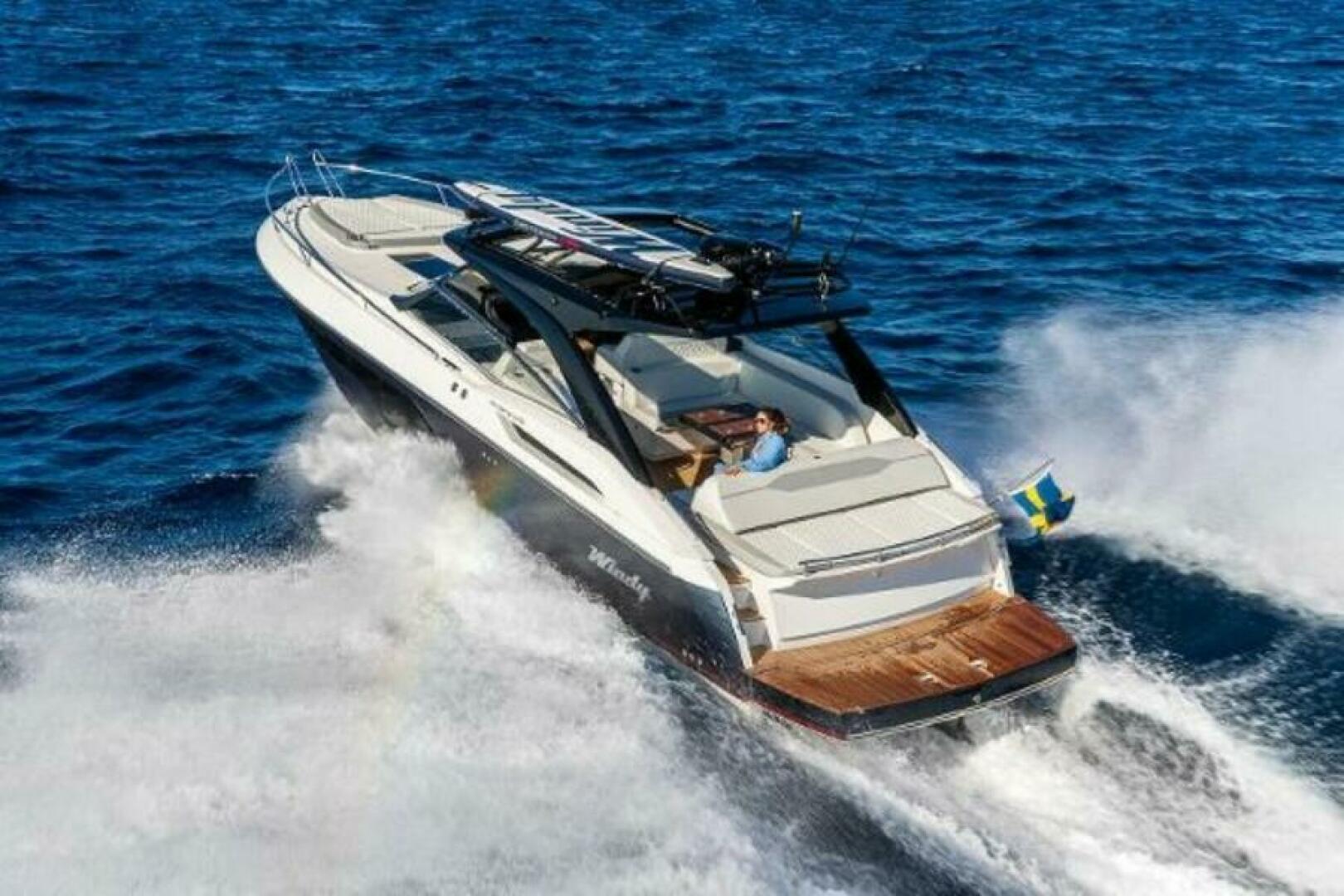 Slide: The Image of Windy 40 Camira RS 2025 - 4632002