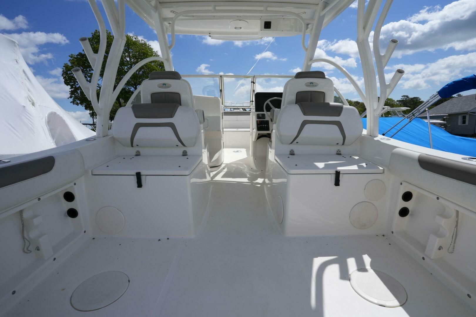 Slide: The Image of World Cat 255 DC 2020 - 5294321