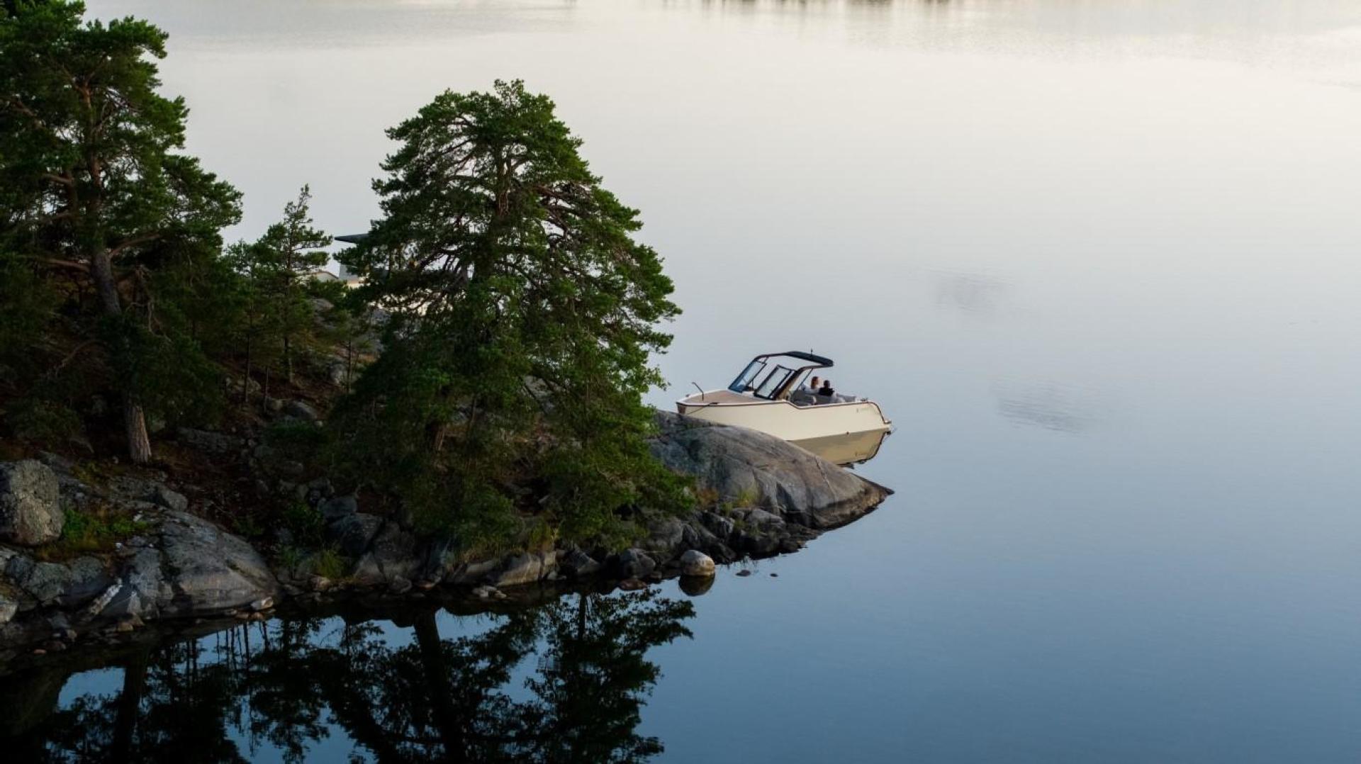 Slide: The Image of X Shore X Shore 1 2023 - 3521726