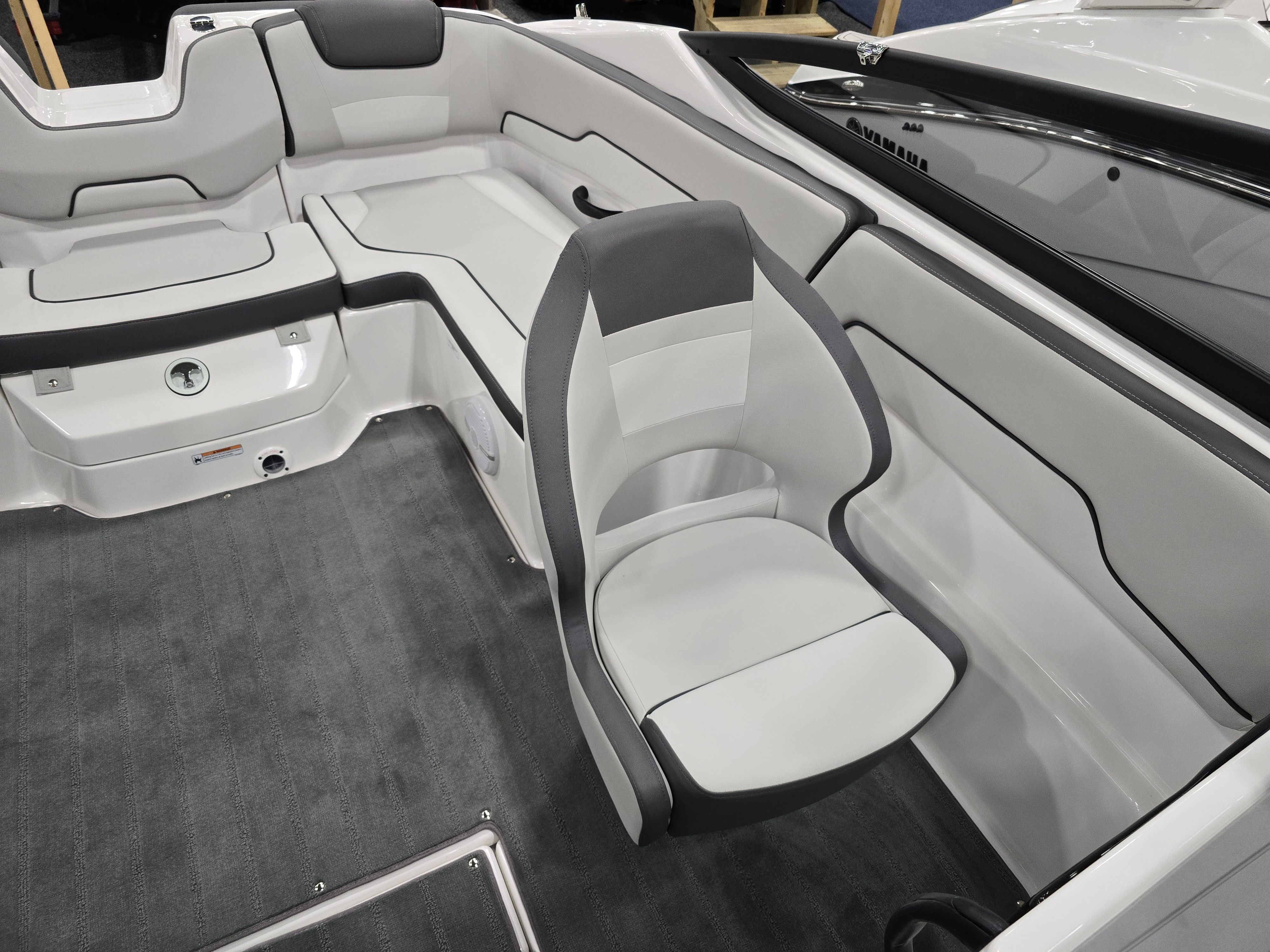 Slide: The Image of Yamaha 190SX 2025 - 9