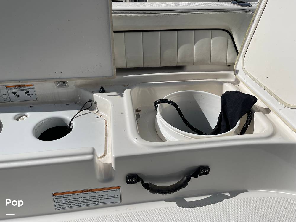 Slide: The Image of Live Well And Bait Holder - 15346073