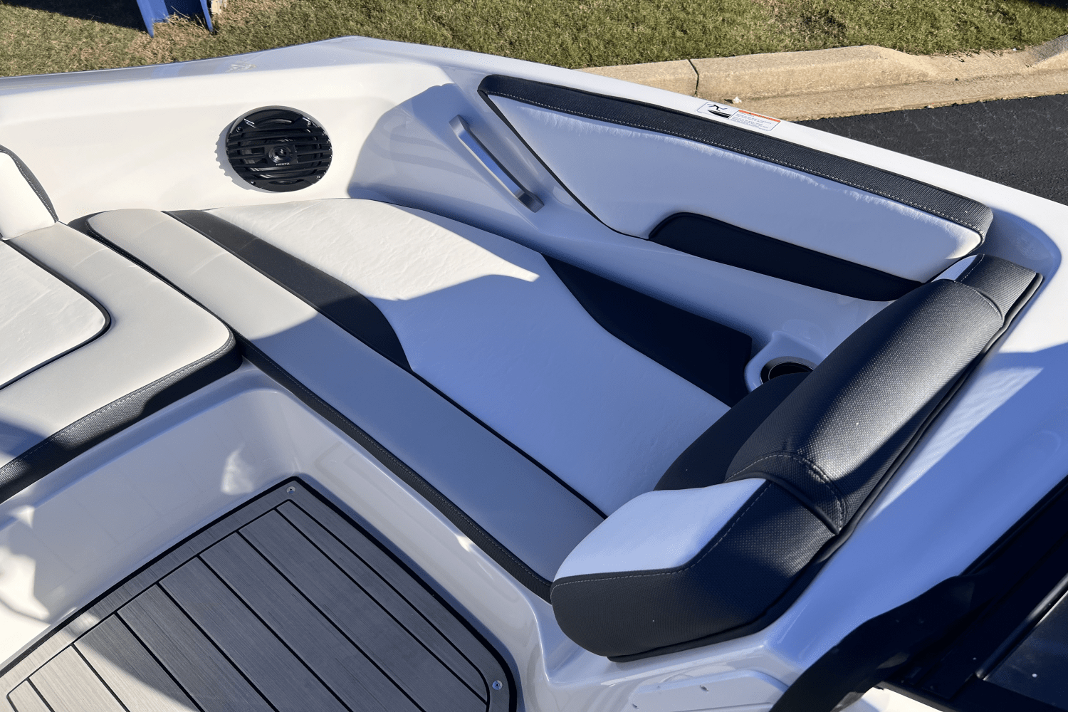 Slide: The Image of Yamaha 195S 2025 - 10