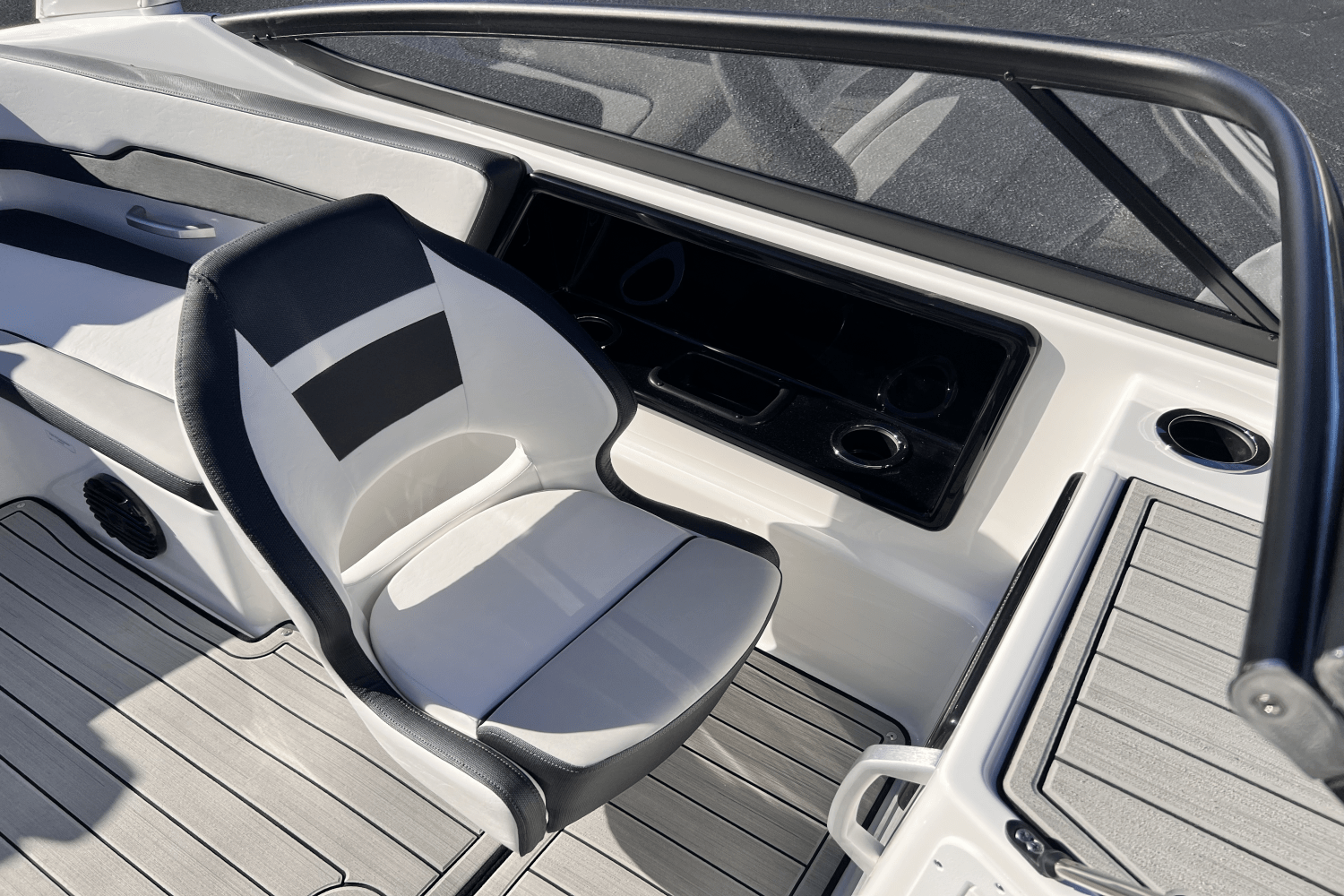 Slide: The Image of Yamaha 195S 2025 - 13