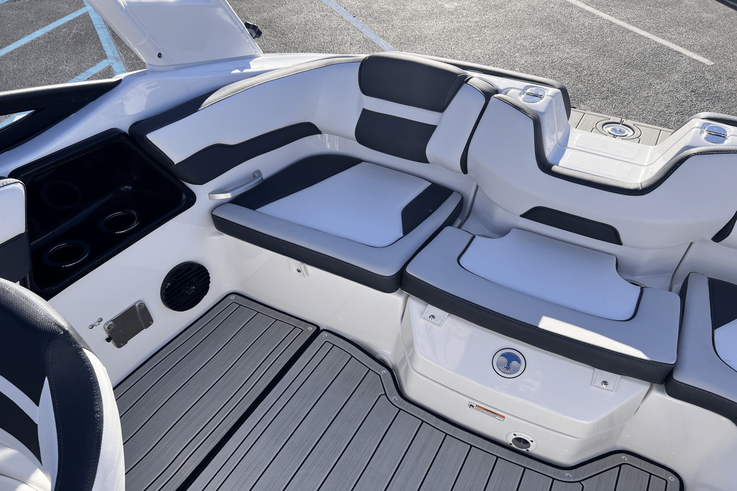 Slide: The Image of Yamaha 195S 2025 - 16