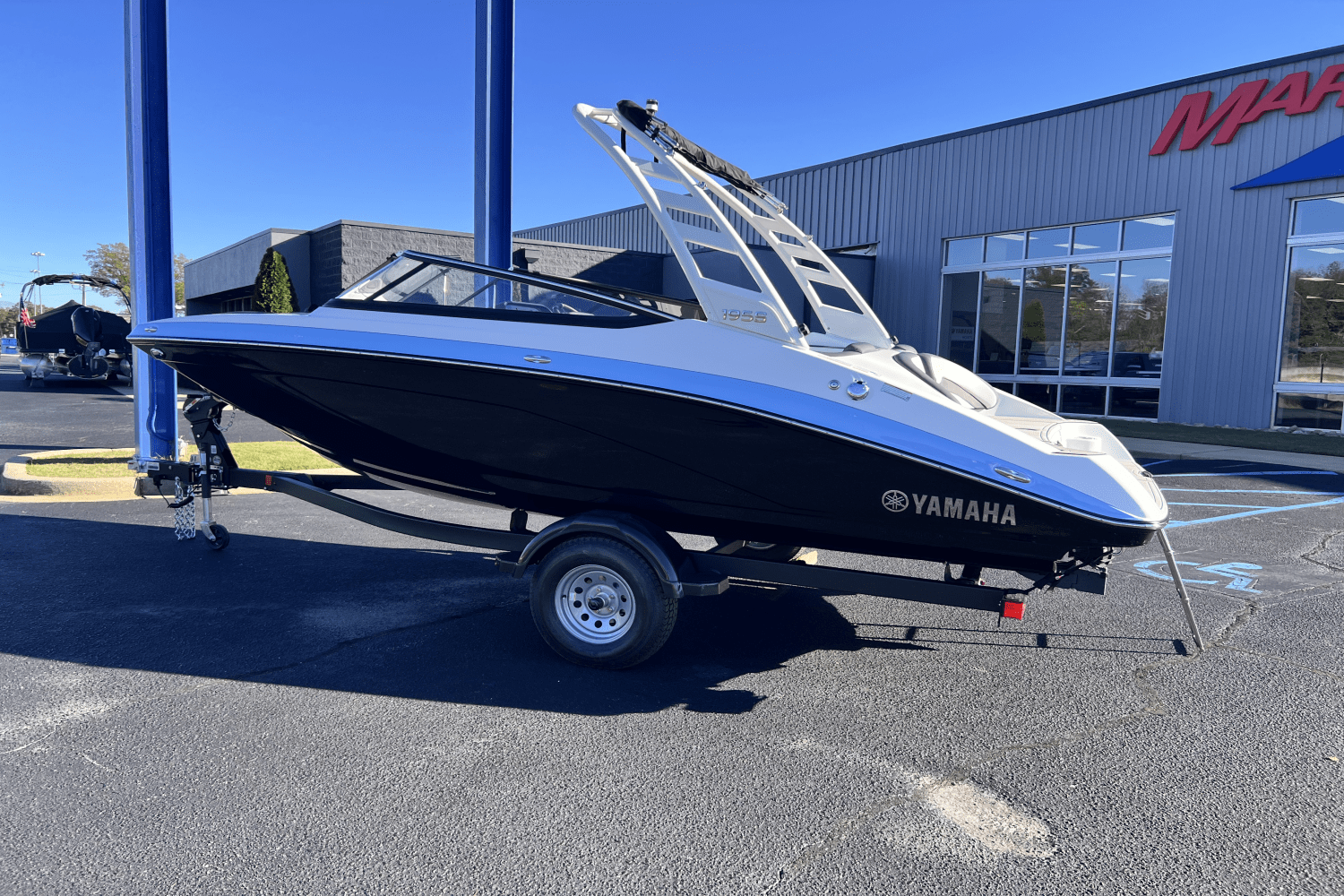 Slide: The Image of Yamaha 195S 2025 - 2