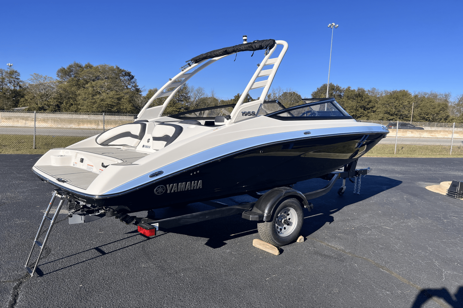 Slide: The Image of Yamaha 195S 2025 - 4