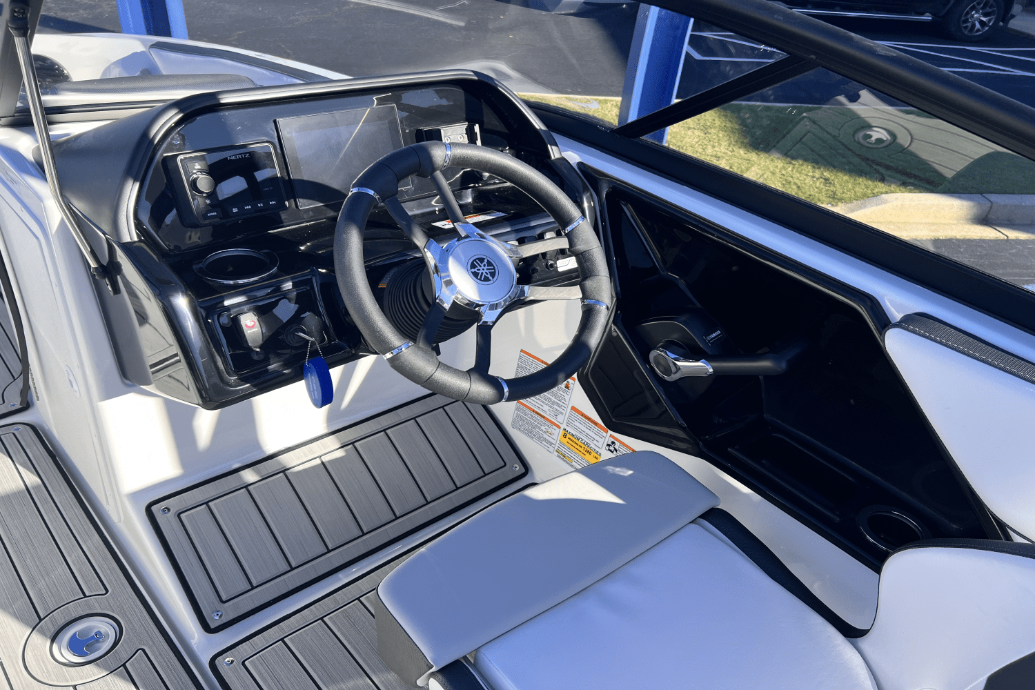 Slide: The Image of Yamaha 195S 2025 - 5