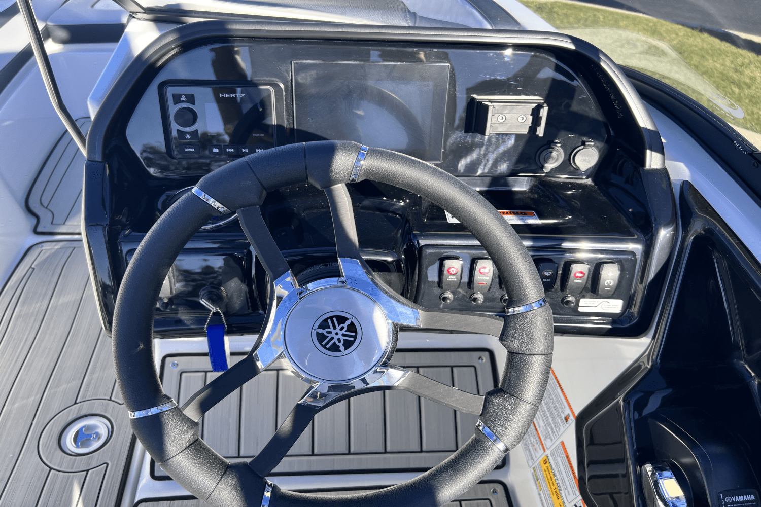 Slide: The Image of Yamaha 195S 2025 - 7