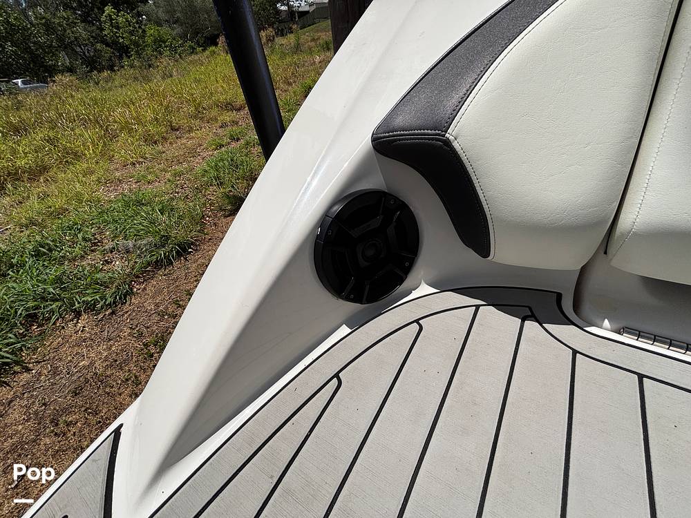 Slide: The Image of Yamaha 212 Limited 2020 - 15428846