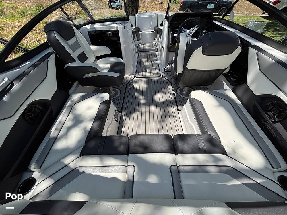 Slide: The Image of Yamaha 212 Limited 2020 - 15428851