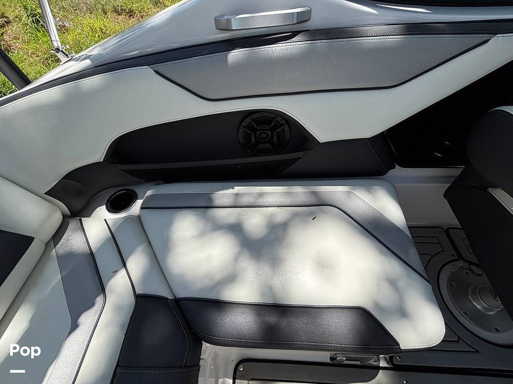 Slide: The Image of Yamaha 212 Limited 2020 - 15428852